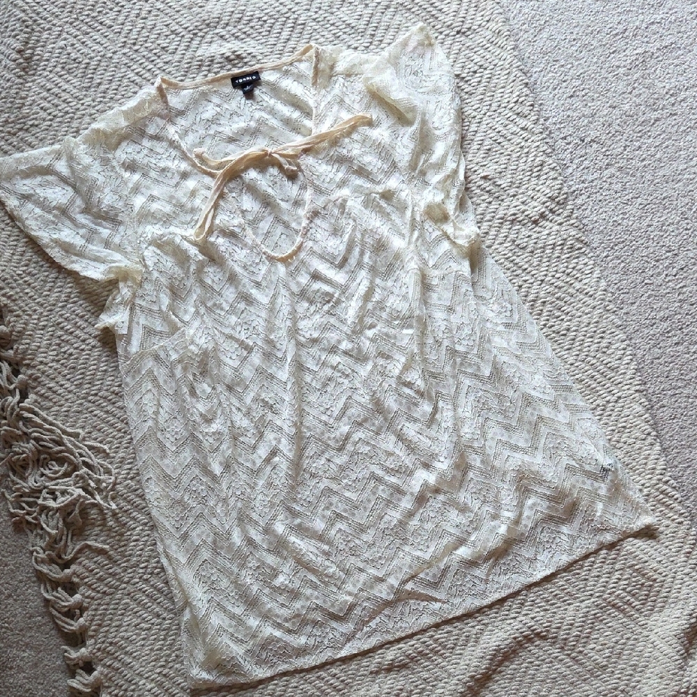 Torrid Size 1 Cream Flutter Sleeve Tie Front Lace Chevron Blouse